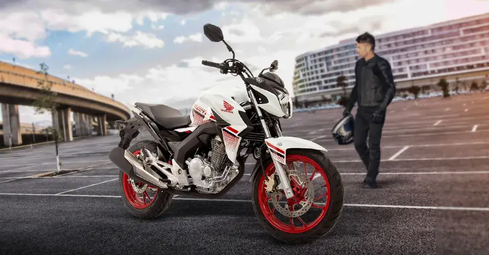 naked-CB250-uso-02.1