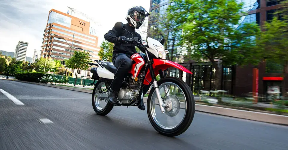 ciudad-XR150L-uso-01