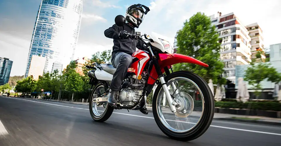 ciudad-XR150L-uso-04